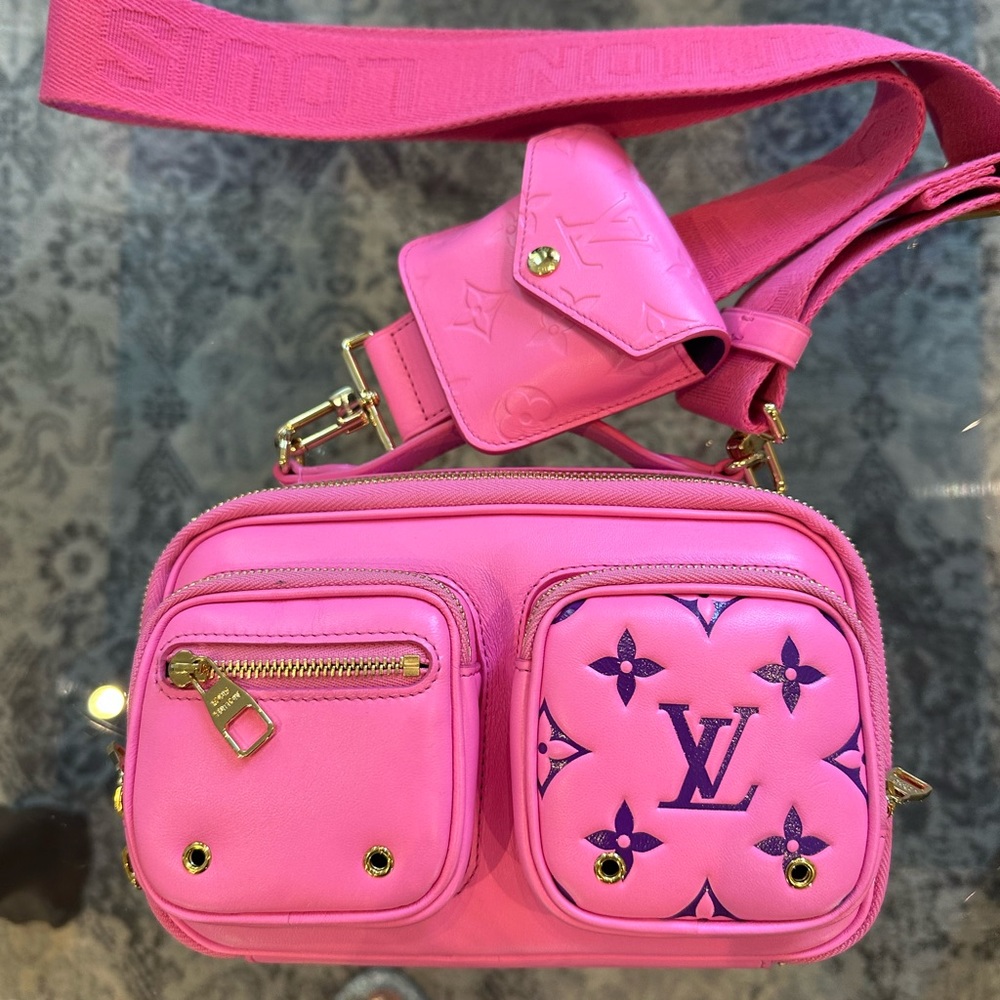 💗 SOLD 💗LOUIS VUITTON Monogram Vuittamins Utility Crossbody Rose Violet